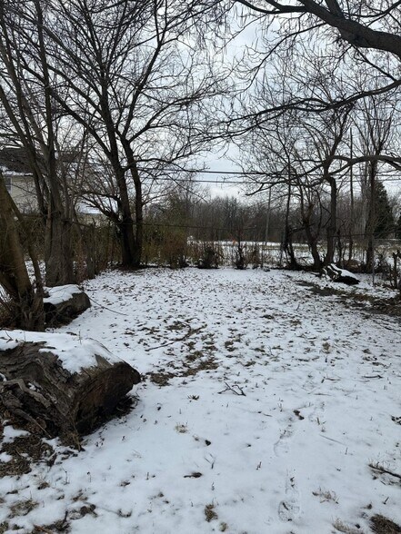 Building Photo - 809 Algonquin St