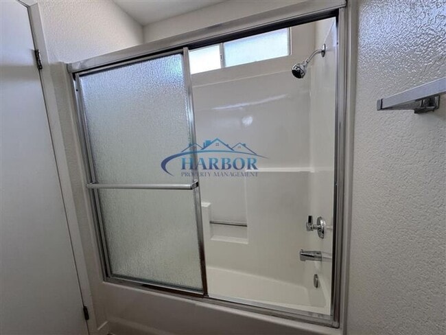 Building Photo - 961 W 1st St