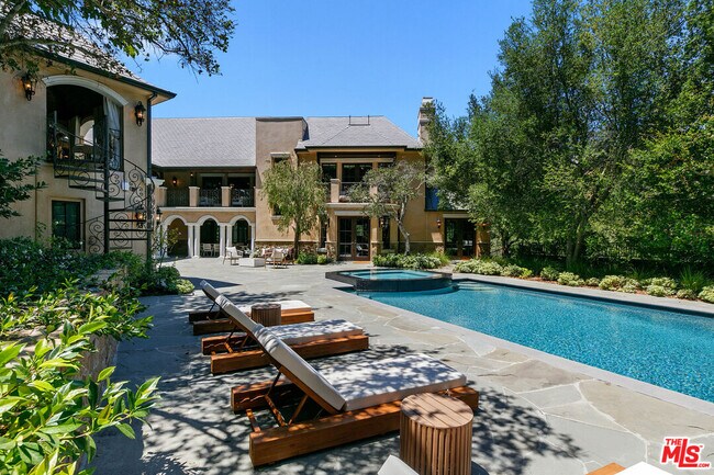 Building Photo - 3911 Oeste Ave