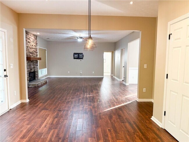 Building Photo - 2959 Belfaire Crest Ct