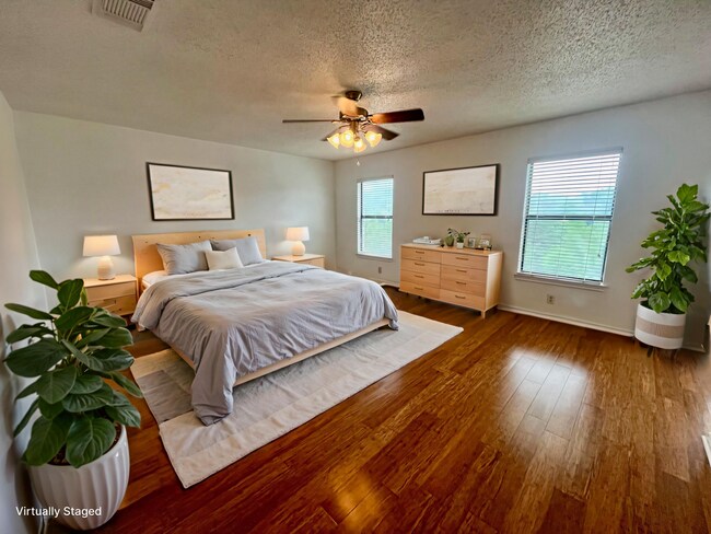 Building Photo - Spacious 3 Bedroom/2.5 Bath home with Large Game Room and Fabulous Deck ~ Move in Ready!