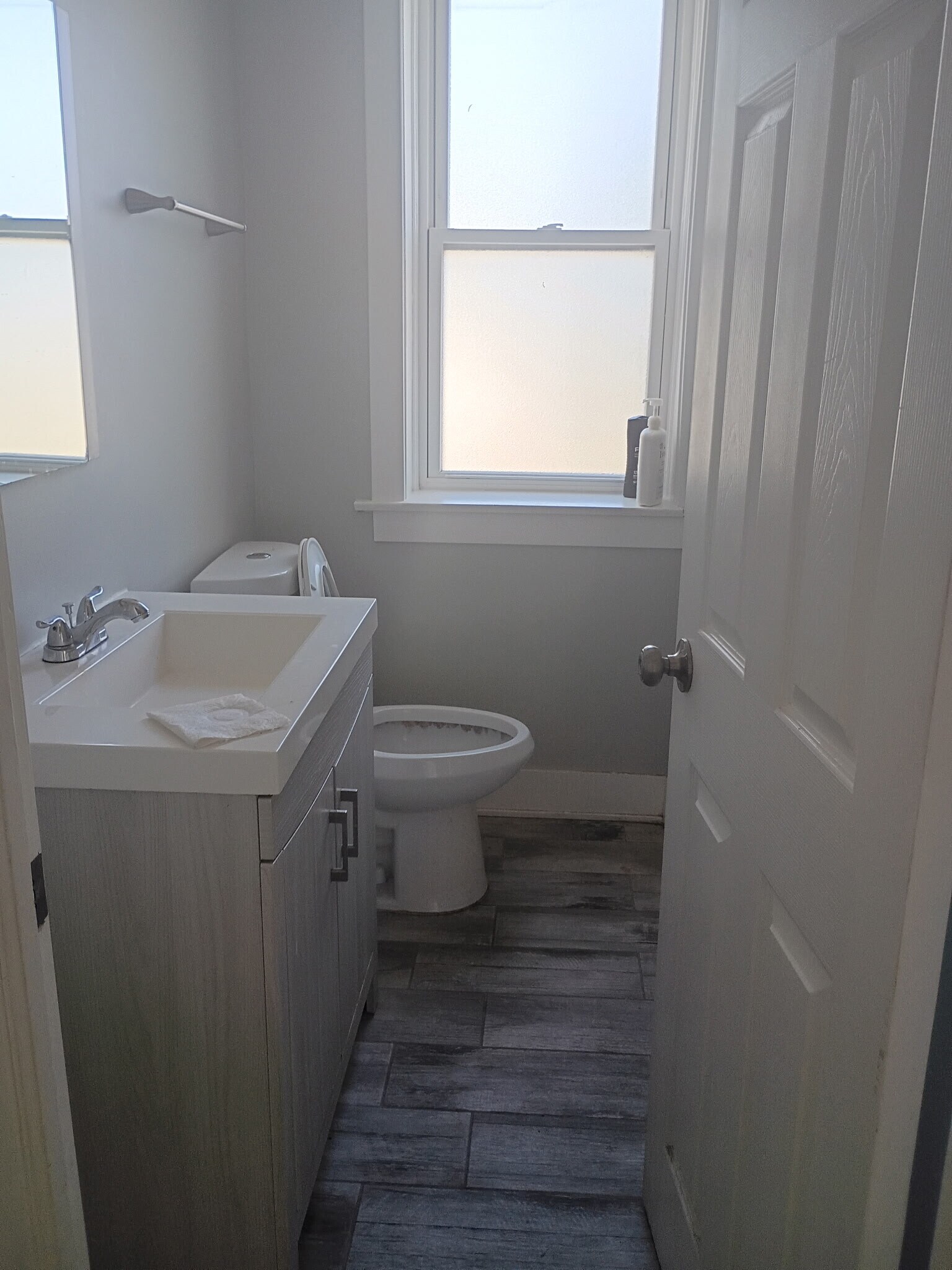 New bath and kitchen - 8414 S Cregier Ave