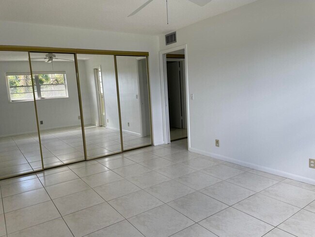 Building Photo - 343 Windsor O