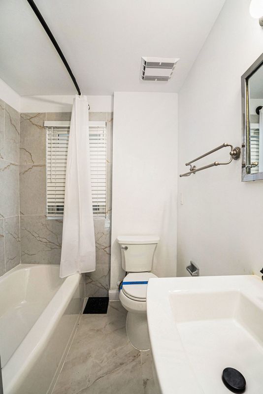 Building Photo - 1208 Olivia Ave