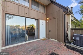 Building Photo - 3911 Woodhue Pl