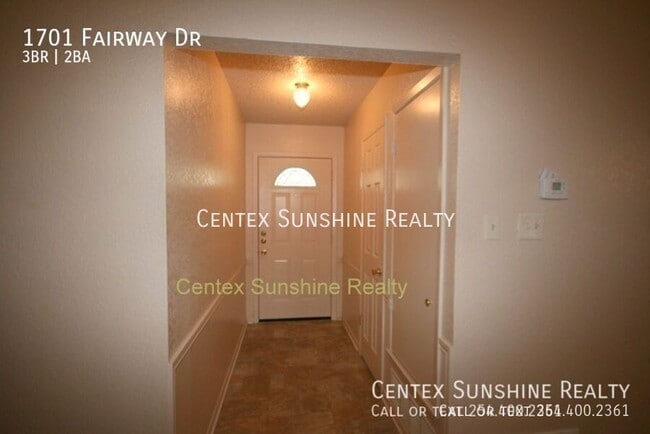 Building Photo - 1701 Fairway Dr