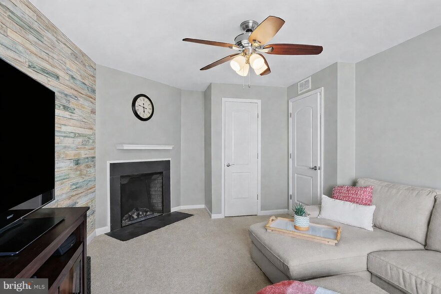 Building Photo - 15240 Torbay Way