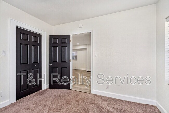 Building Photo - 1831 Olive St