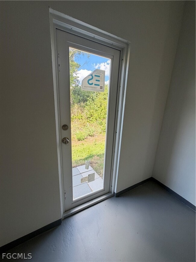 Building Photo - 721 Ivan Ave S