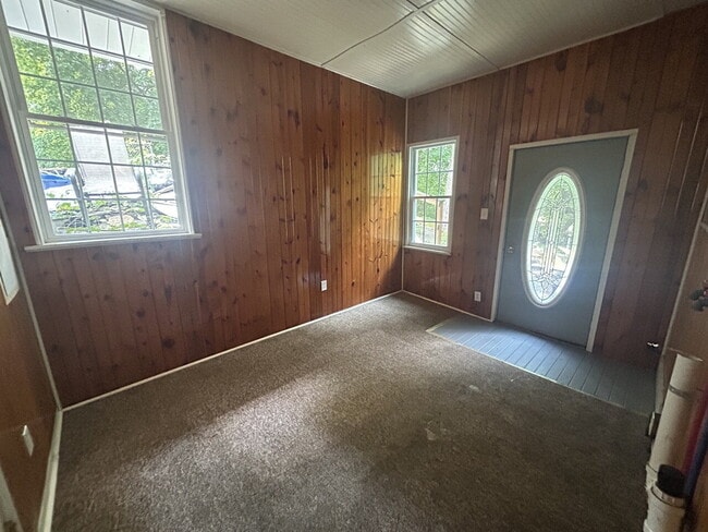 Building Photo - "Spacious 5-Bedroom Family Retreat with 2 ...