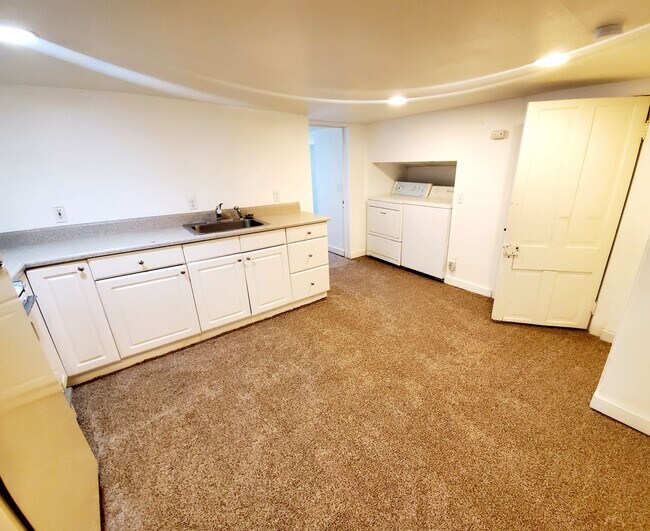 Building Photo - Charming, Spacious Rental in Old Town Fort Collins | Avail. 08/01/2026