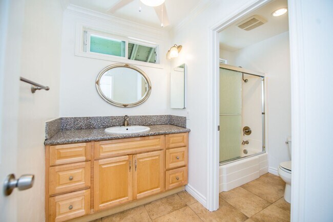 Building Photo - Sunny and Bright 3 Bedroom End Unit in Yorktown Villas Neighborhood