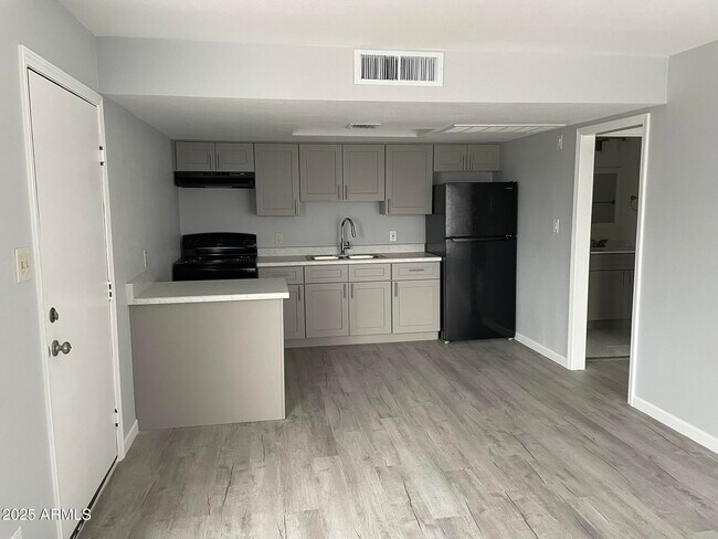 Building Photo - 1002 North 25th Pl