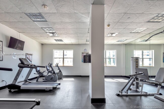 Building Photo - 401 69th St