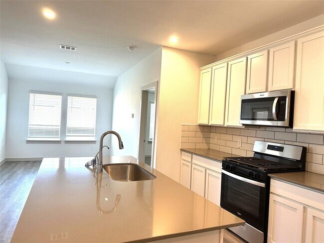 Building Photo - 7930 Elm Birch Ln