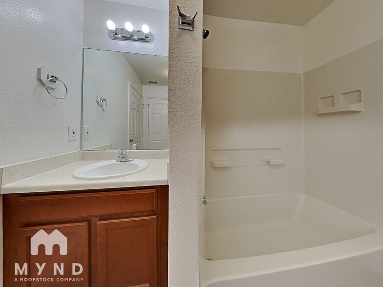 Building Photo - 8418 Laura Koppe Rd