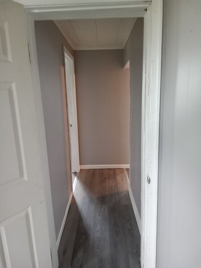 Building Photo - 127 Schoolhouse Rd