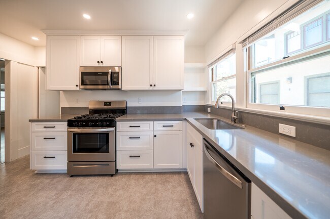 Building Photo - 3924 Alameda Pl