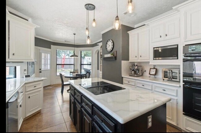 Building Photo - 18234 Knotty Green Dr