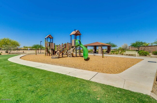 Building Photo - Beautiful 4 Bedroom Single Level Home Loca...