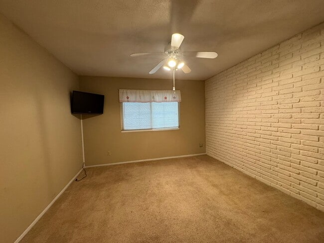 Building Photo - 3Br 3Ba House with Pool Across- RIVERFRONT with Balcony Observation Deck