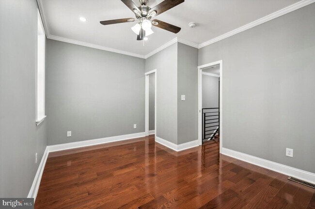 Building Photo - 2033 N Mascher St