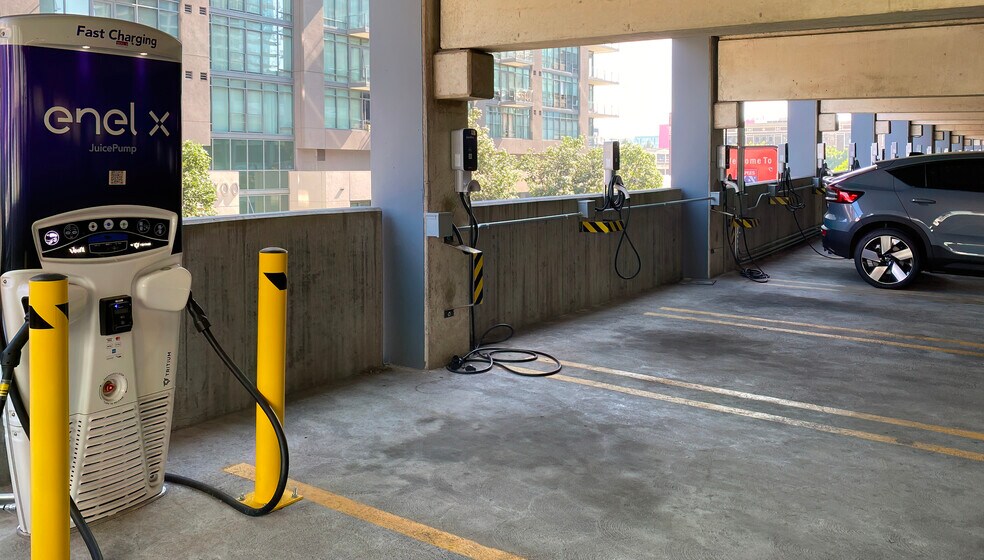 Building Photo - 1130 S FLOWER St