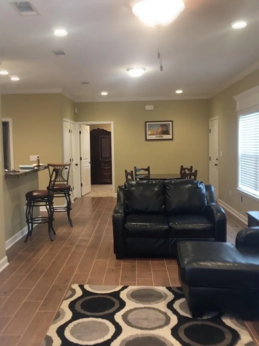 Building Photo - 200 S Elm St