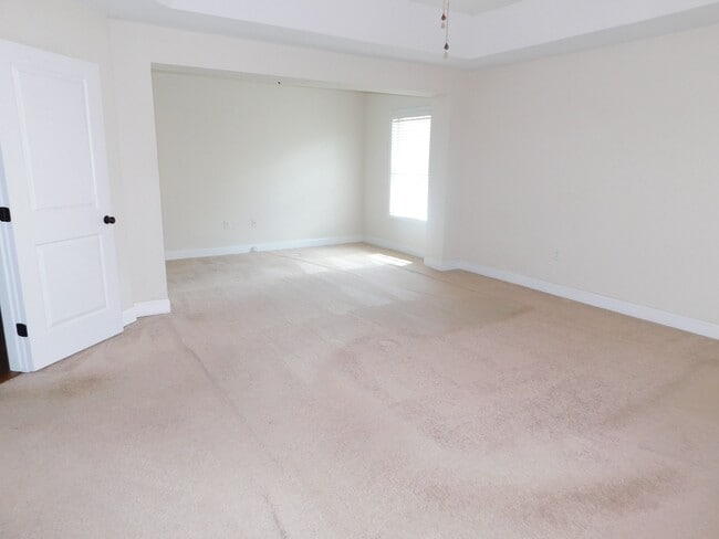 Building Photo - 123 Hackamore Ln