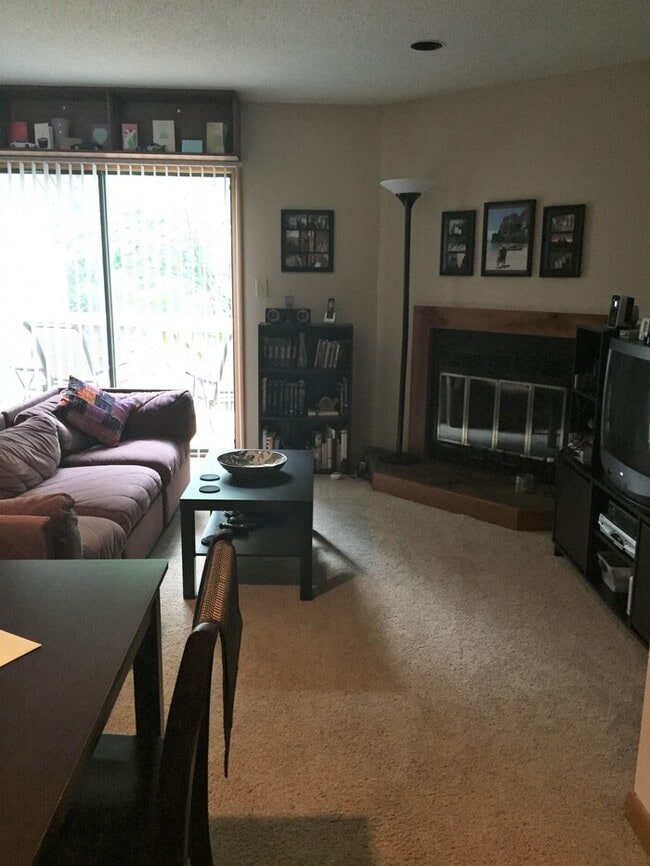 Building Photo - 104 Cedarwood Ln