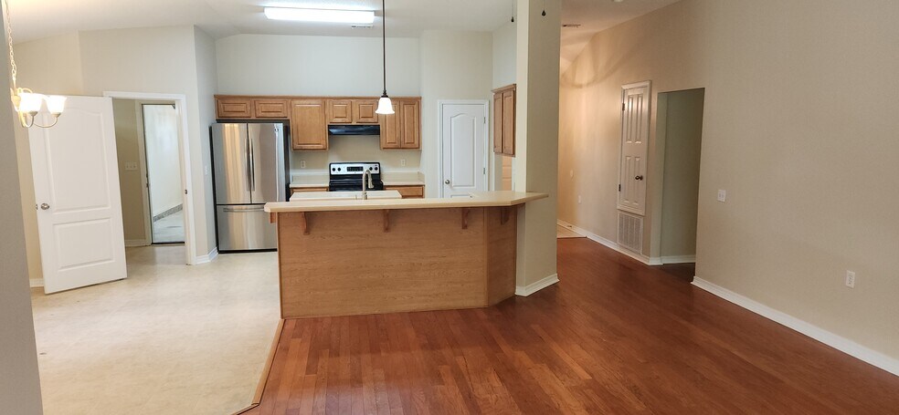 Building Photo - 2318 Tall Oak Dr