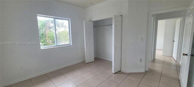 Building Photo - 33 E 20th St