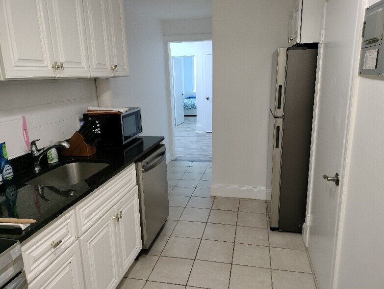 Building Photo - 56 Park Vale Ave