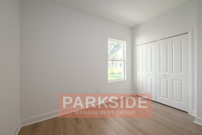 Building Photo - 1512 W 8th St