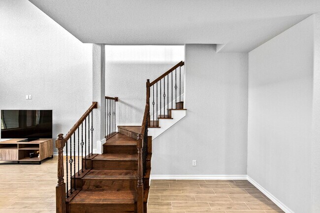Building Photo - Rare Cibolo Canyons Opportunity | Guest Suite Downstairs, Optional 5th Bedroom, No Carpet, No Rea...