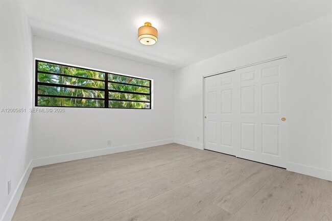 Building Photo - 401 SW 63rd Terrace