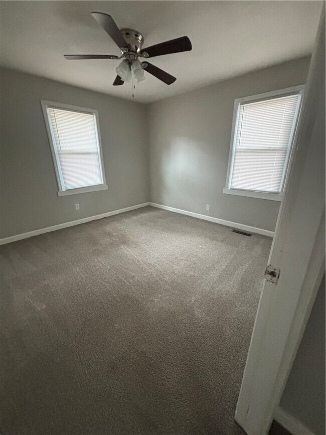 Building Photo - 222 Vista Cir