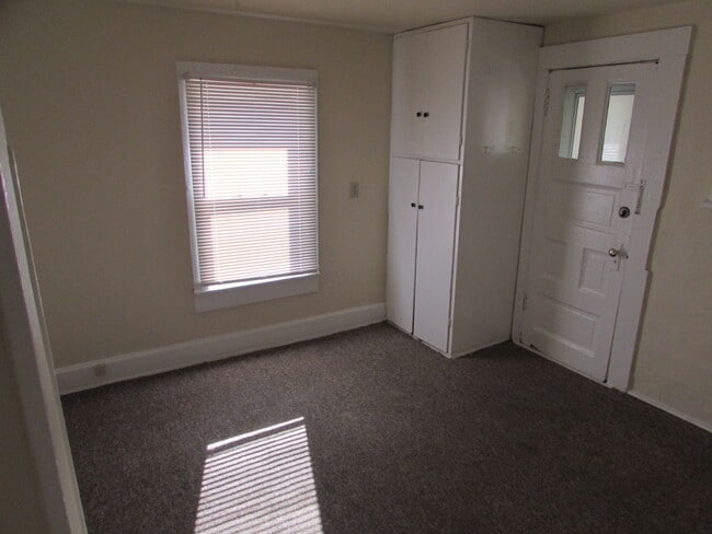 Building Photo - Spacious Madison 4-Bedroom Near Camp Randa...