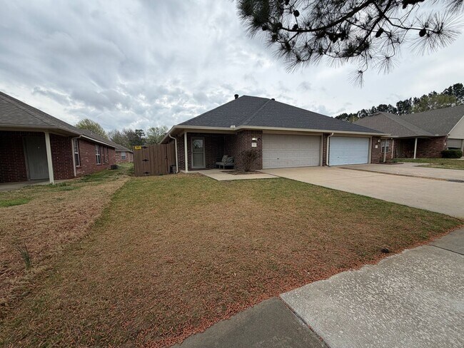Building Photo - ***1584 Willowbrook Drive***