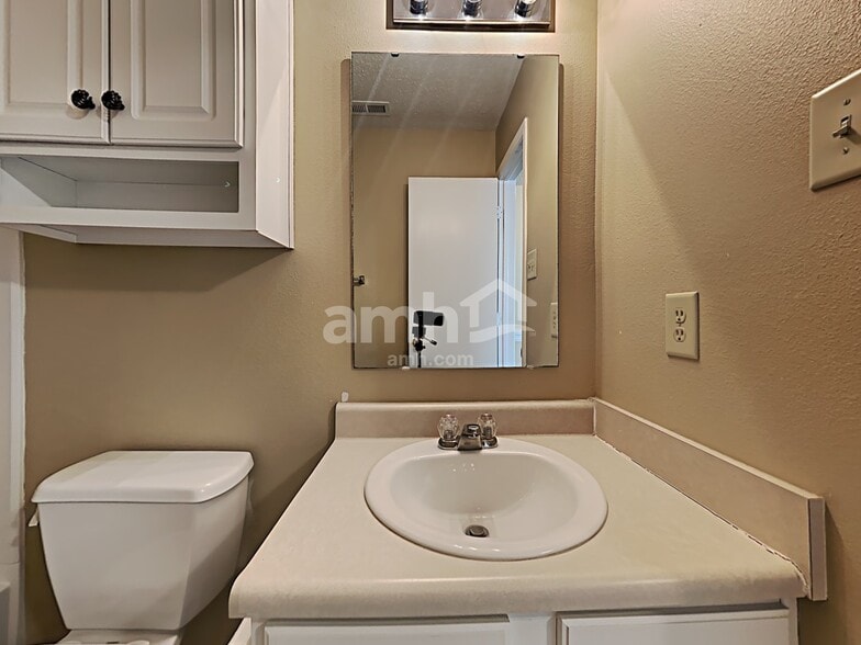 Building Photo - 1329 Central Park Dr