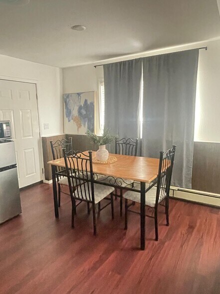 Building Photo - 7001 Sherwood Ave