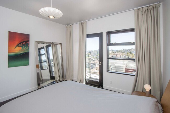 Building Photo - Stunning 4Bed/2.5ba Condo in Pacific Heights