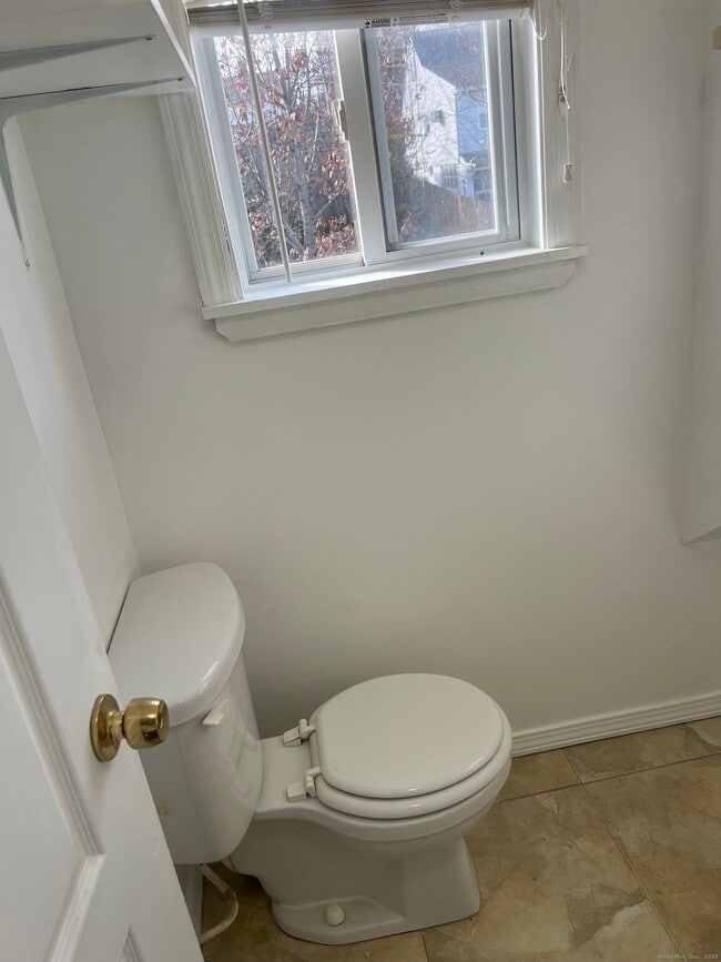 Building Photo - 565 Hart St