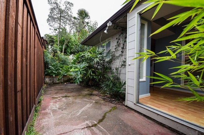 Building Photo - 4232 Laguna Ave