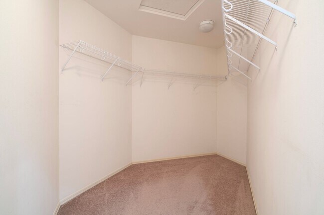 Building Photo - Spacious 5 Bedroom 3 Bath Home w/ 3-Car Garage and New Updates!