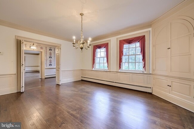 Building Photo - 226 E Caracas Ave