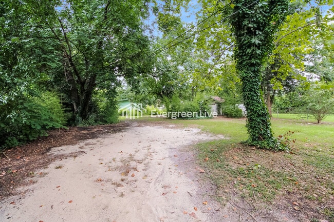 Building Photo - 1525 Abbot Rd