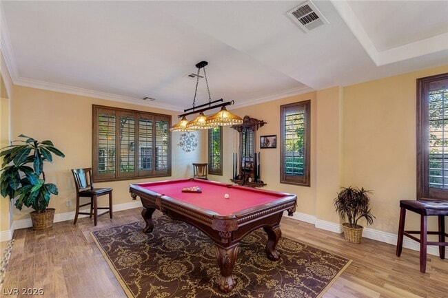 Building Photo - 724 Pinnacle Heights