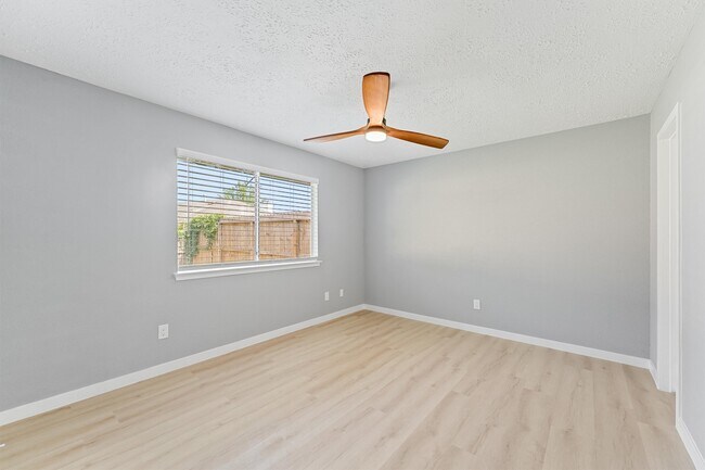 Building Photo - 9323 Goodmeadow Dr