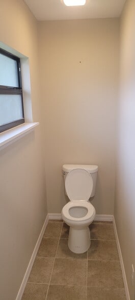 Master bath - 2185 N Normandy Blvd